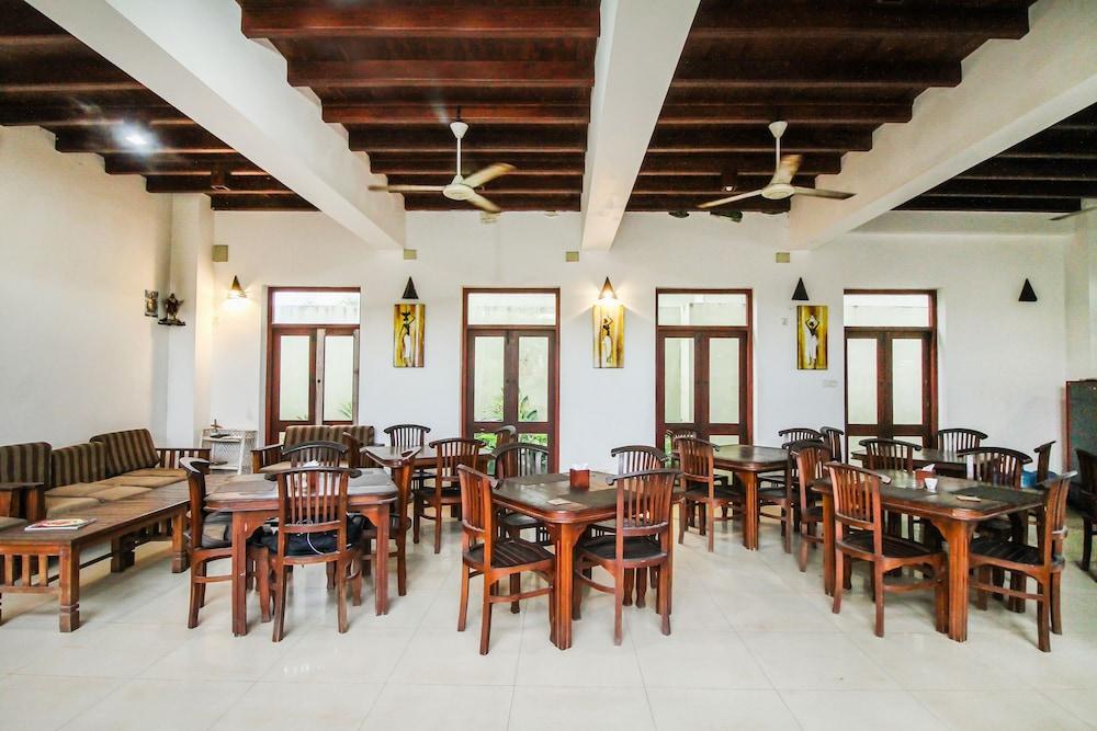 Ceylonica Beach Hotel Negombo Extérieur photo