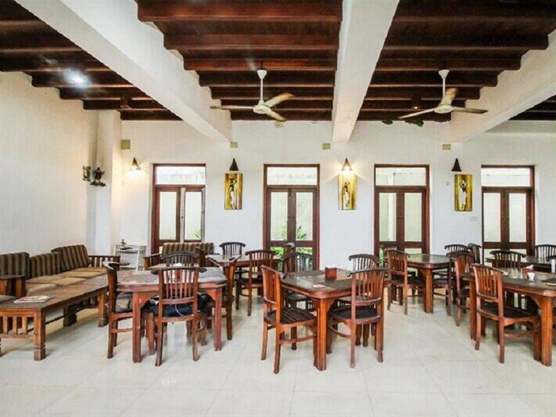Ceylonica Beach Hotel Negombo Extérieur photo