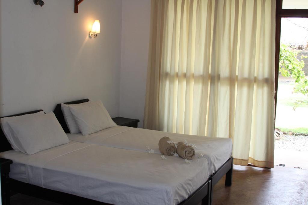 Ceylonica Beach Hotel Negombo Extérieur photo