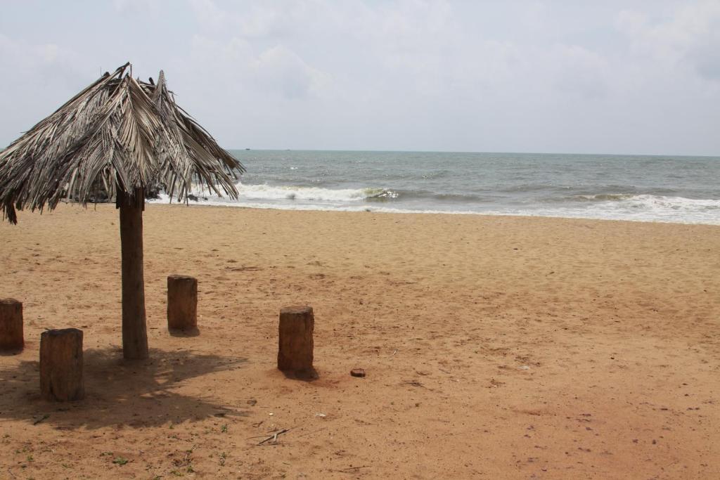 Ceylonica Beach Hotel Negombo Extérieur photo