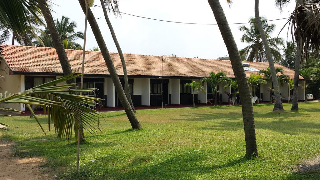 Ceylonica Beach Hotel Negombo Extérieur photo